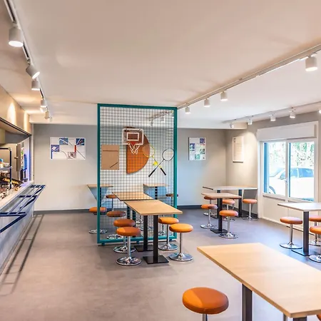 Hotel Ibis Budget Villefranche 2*