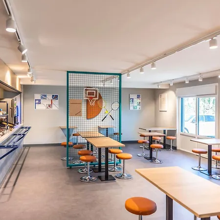 Hotel Ibis Budget Villefranche Limas