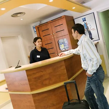 Hotel Ibis Budget Villefranche Limas