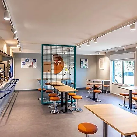 Hotel Ibis Budget Villefranche 2*